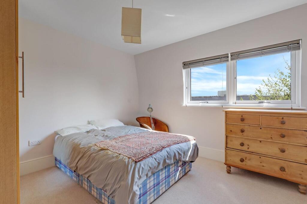 07-a878JHPropWorld - Flat 9, 2-4 Trewsbiry Road -1