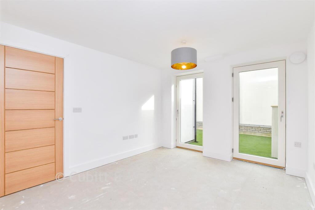 Lounge/ Kitchen