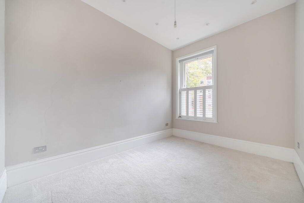 1370346-10-68f22d...