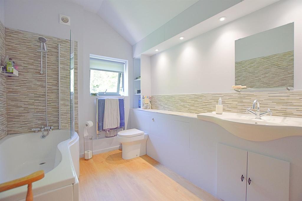 Ensuite.jpg