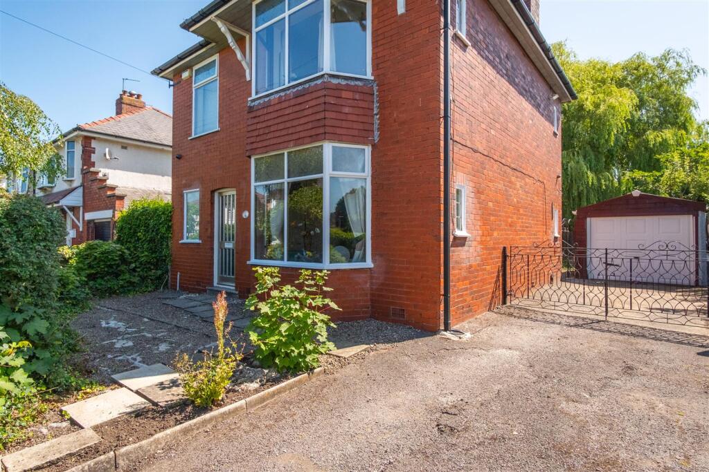 Driveway/Front Garden