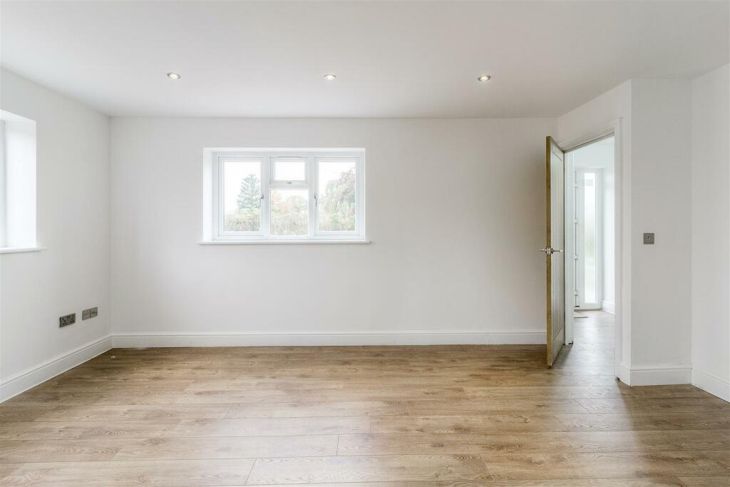 12b Austrey Lane , Newton Regis