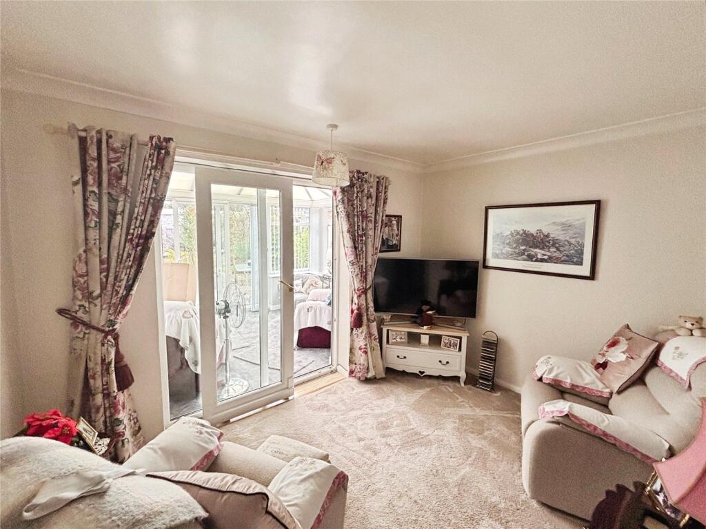Sitting Room / Bed 4