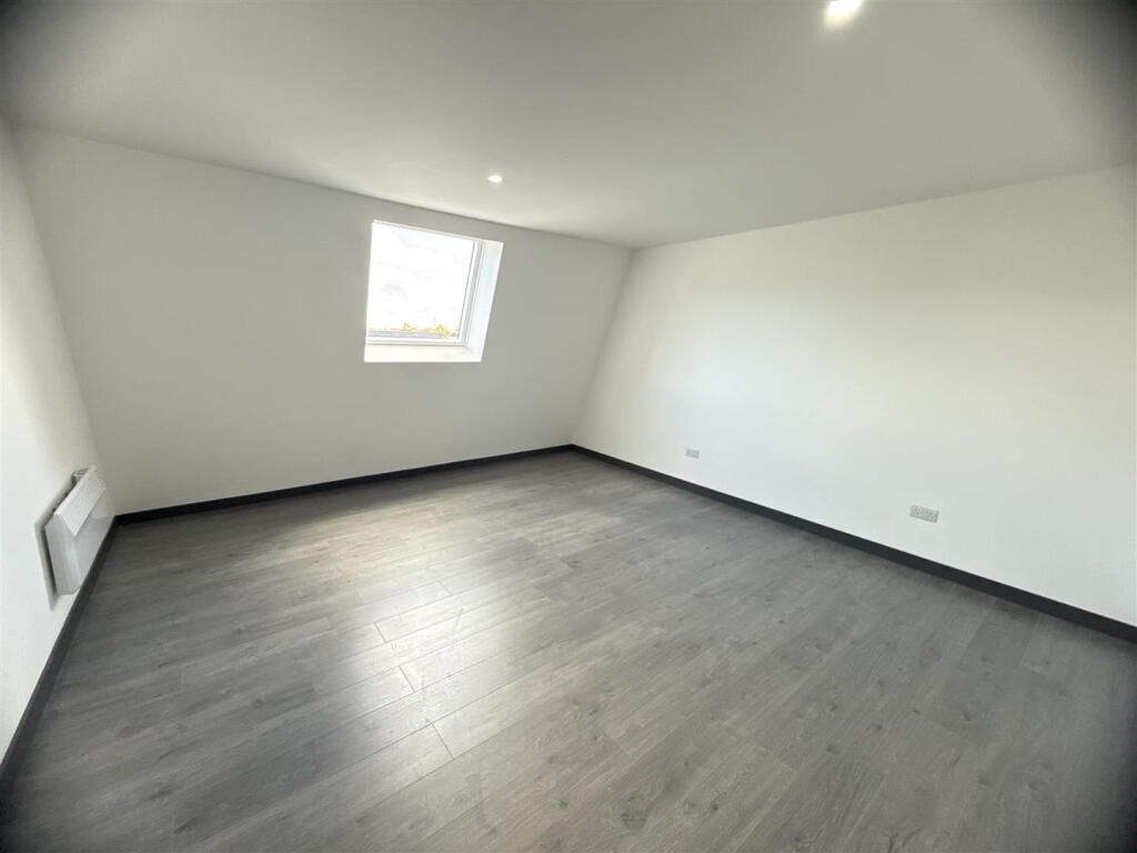Flat 16 pent -2.jpg