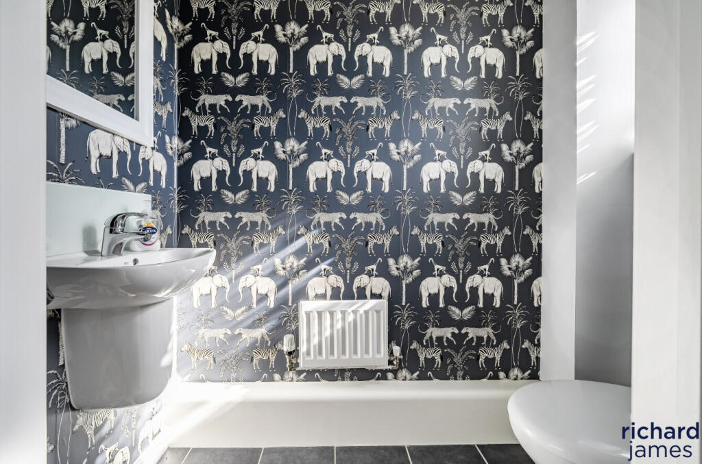 13da5c39af93477bba7c74f19db16629