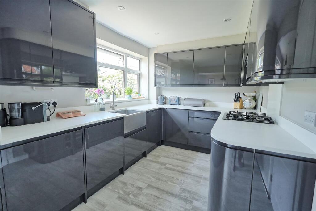 KITCHEN/BREAKFAST ROOM