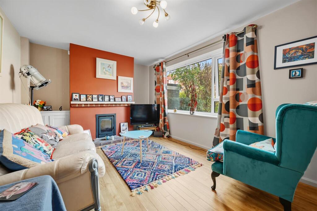 Lounge to window.jpg