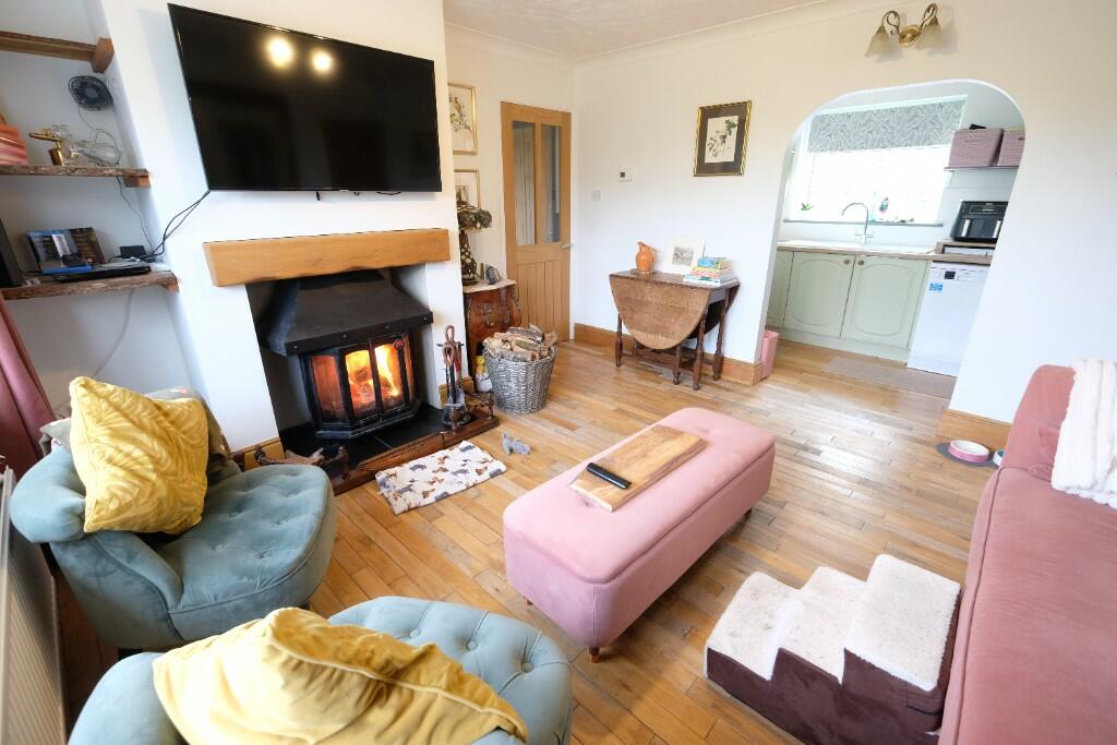 SITTING/DINING ROOM