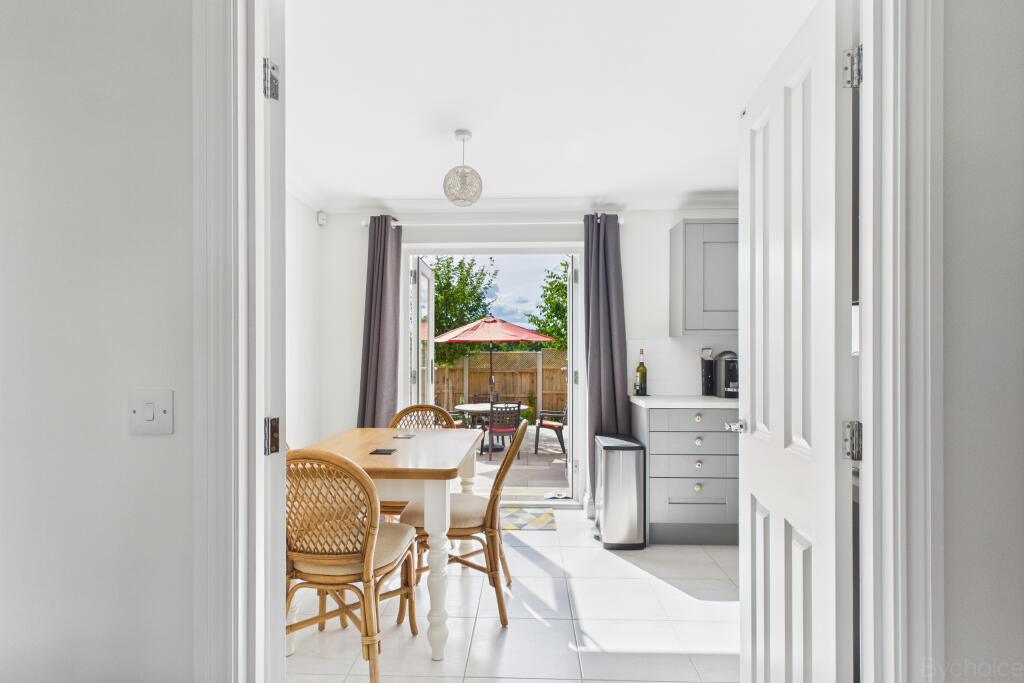 CAM05449G0-PR0018-STILL006