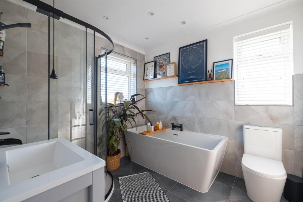 5 Axholme Close-76.jpg