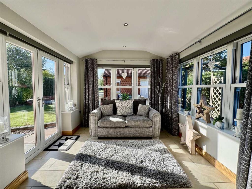 SUN ROOM/SITTING