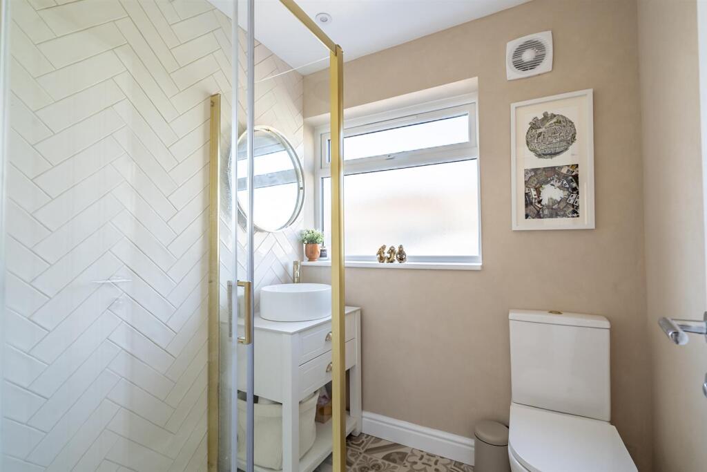 SHOWER ROOM
