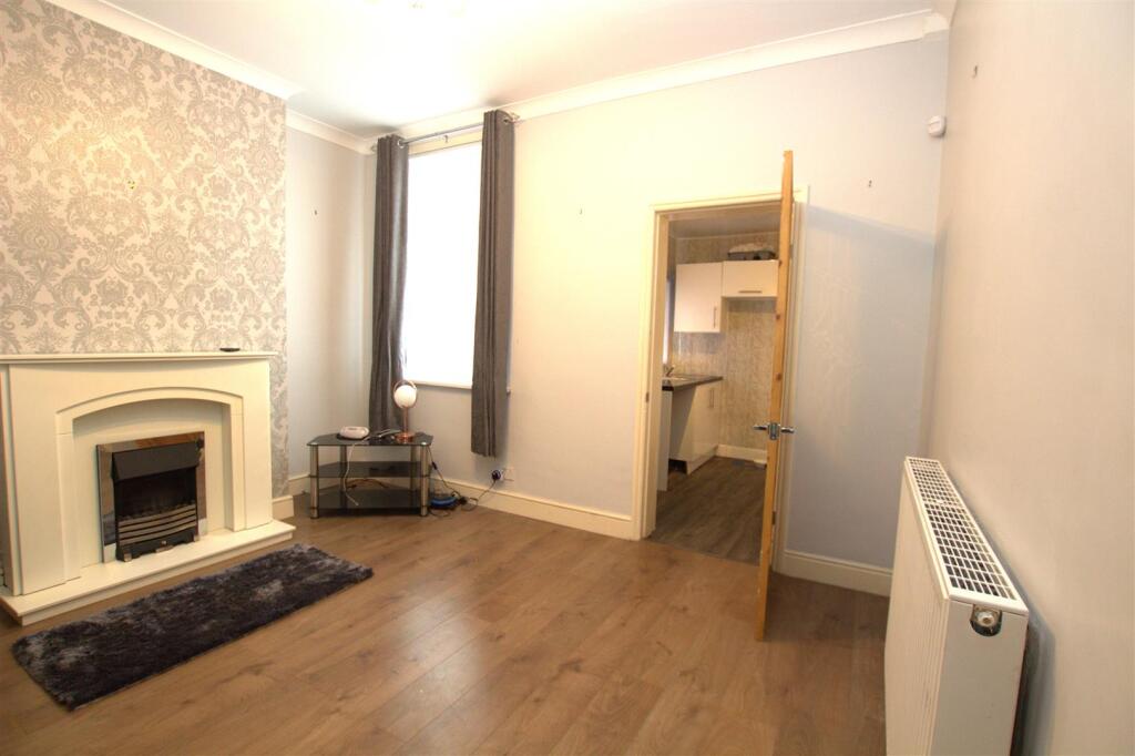 LOUNGE TO KITCHEN.jpg