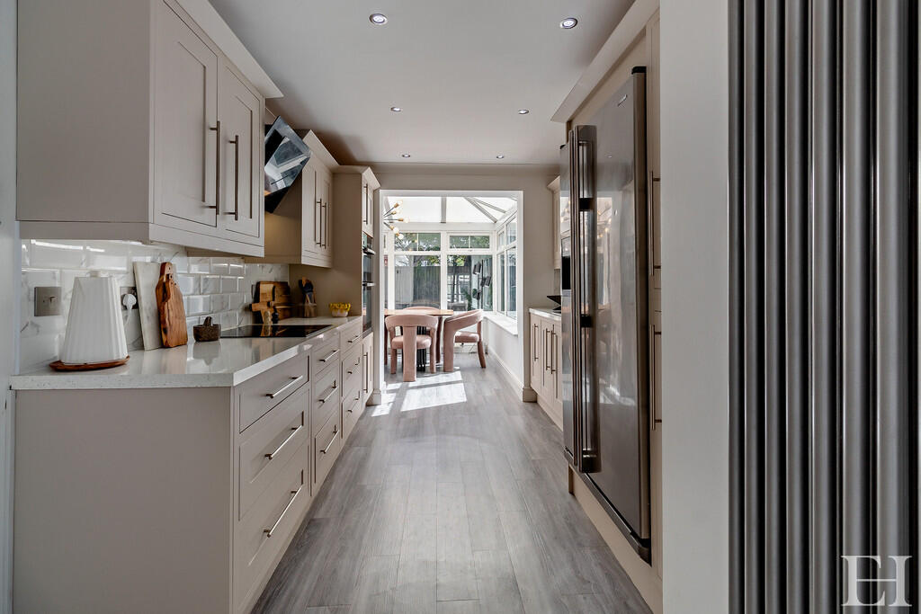 8656154-interiorW...