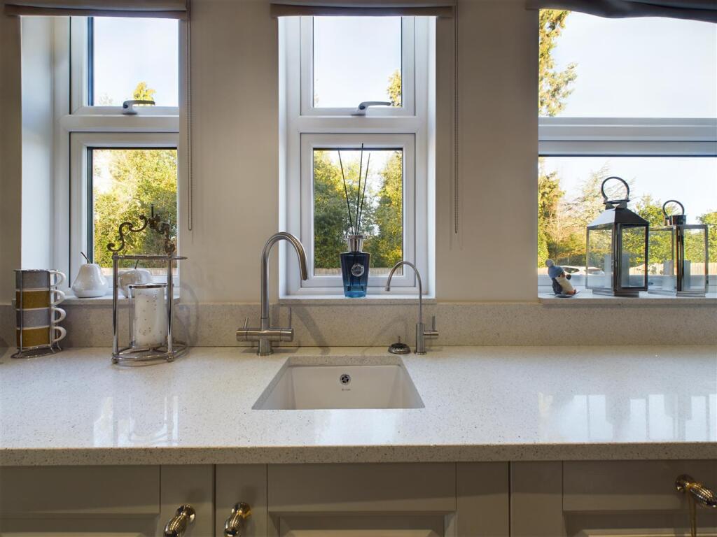 KITCHEN/ DINER