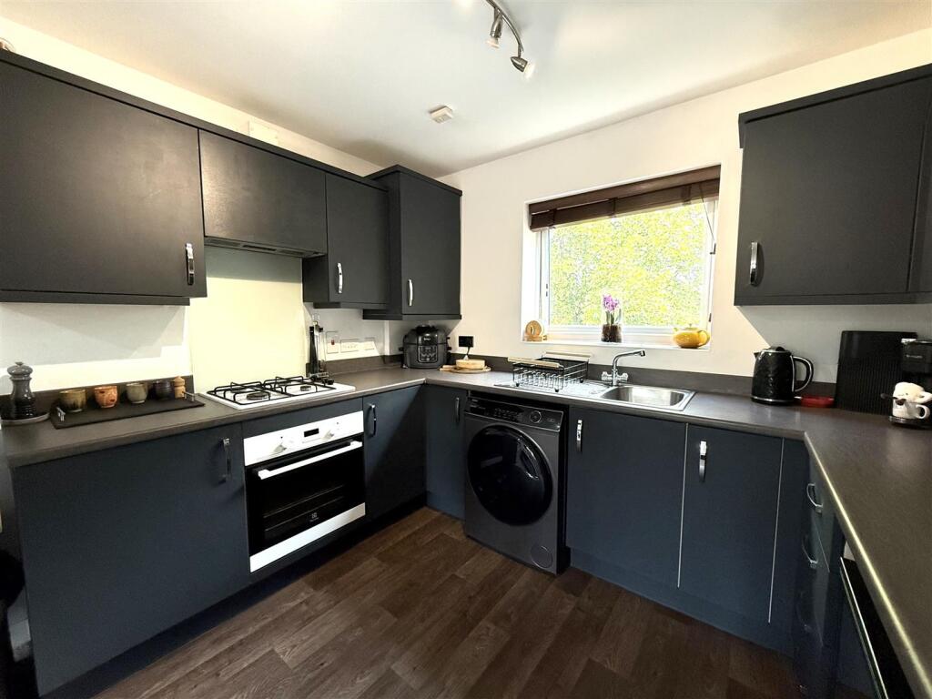 30 langley way kit 2.jpeg