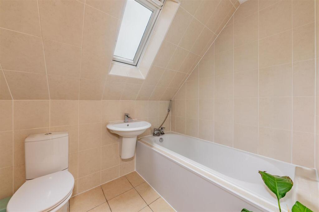 26 Loftus Road Dundee-8.JPG