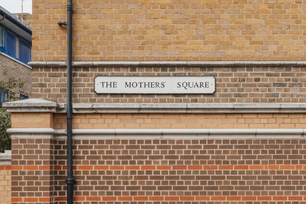 Mothers Square E5