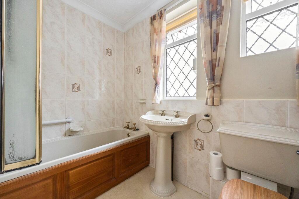 NEW BATHROOM.jpeg