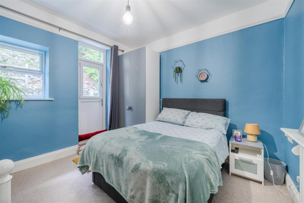 Bedroom 6.jpg