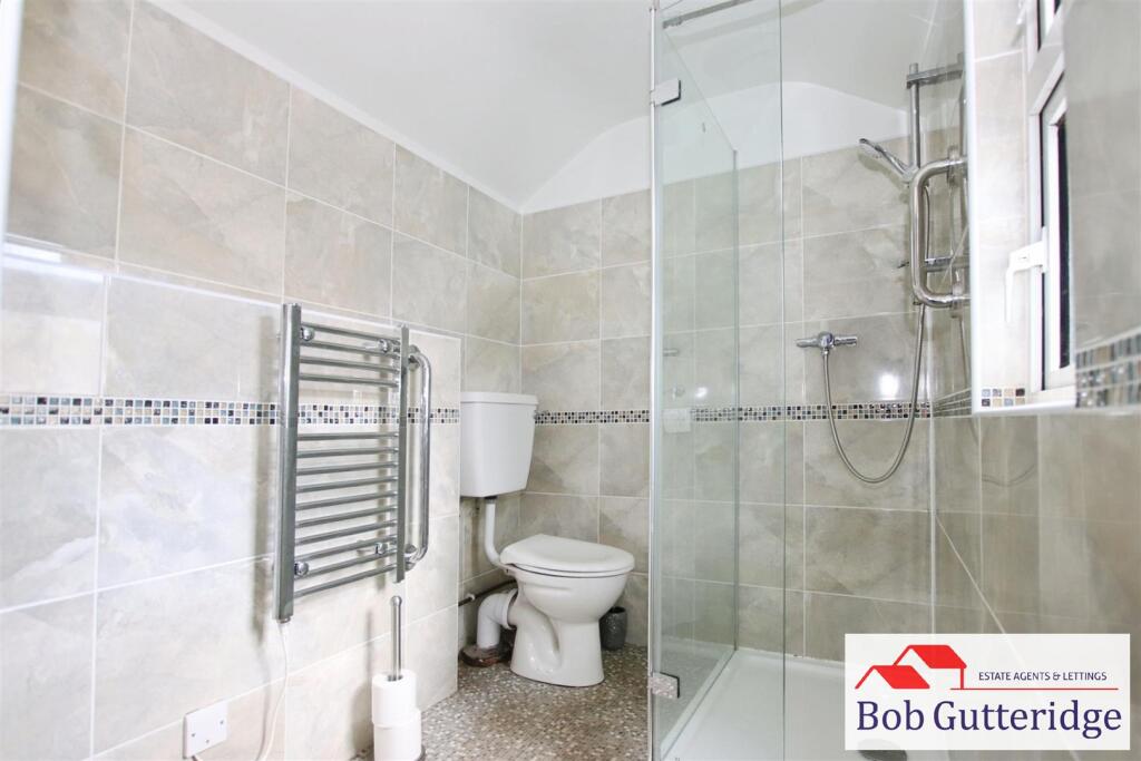 GROUND FLOOR SHOWER ROOM