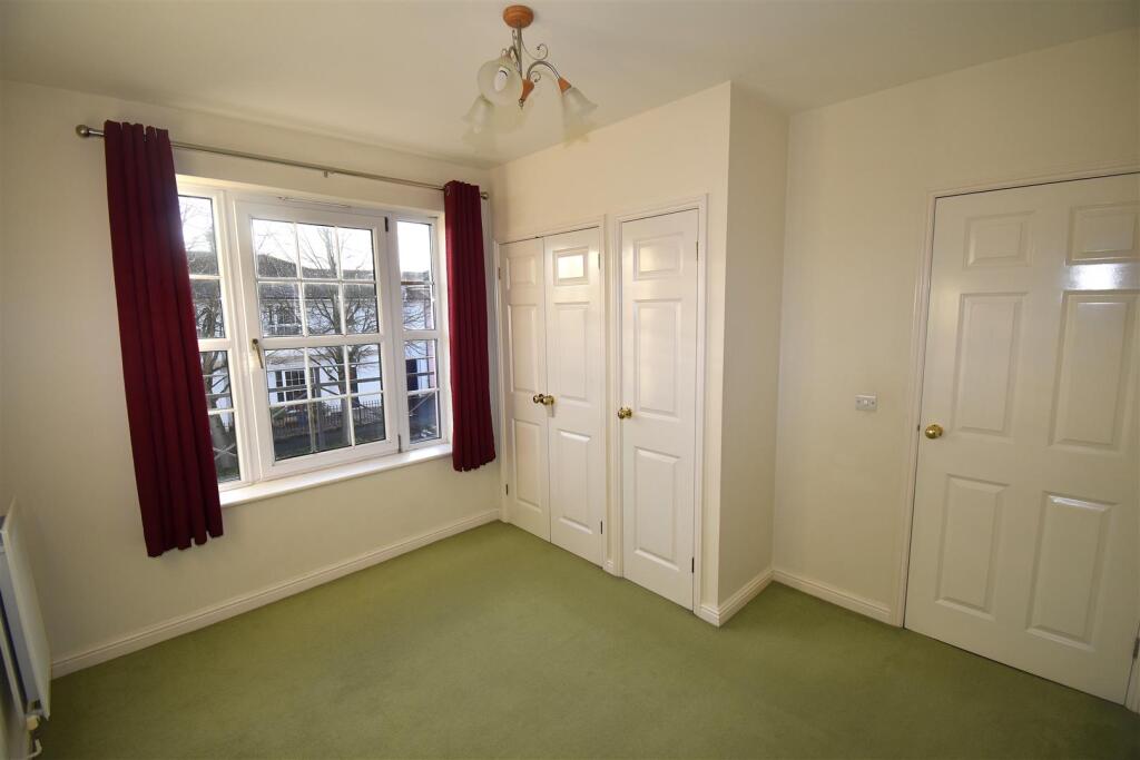 Master Bedroom_2.JPG