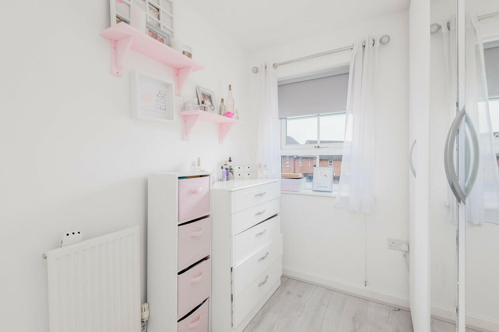 8 Rose Whittle Av...