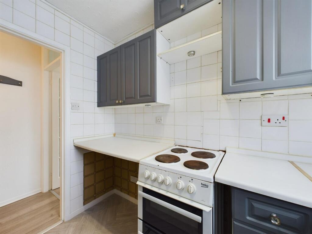 Kitchen 2.jpg