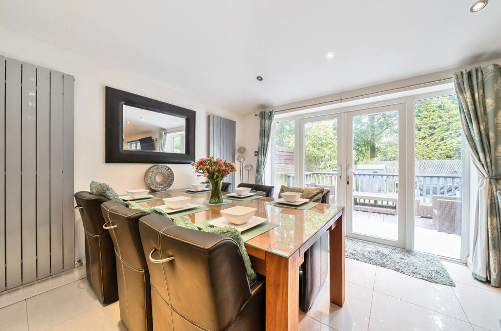 1305600-8-684954d...