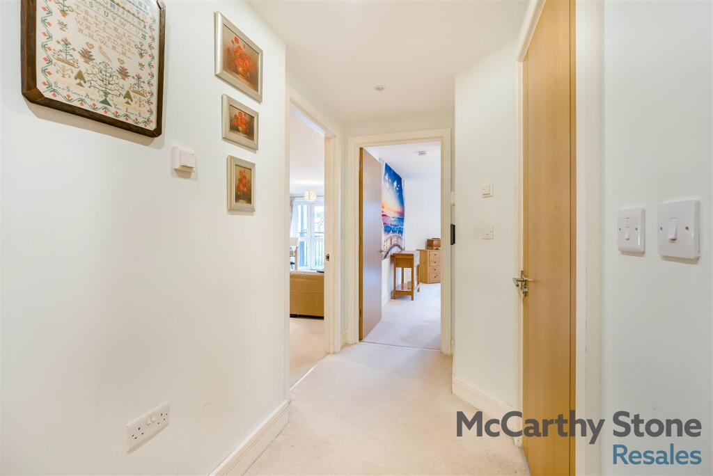 8670696-interior11.jpg