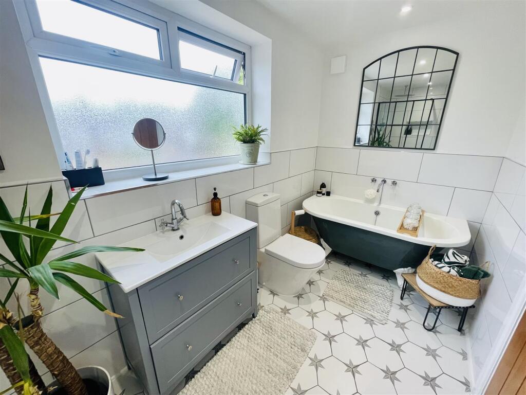 En-Suite Bathroom