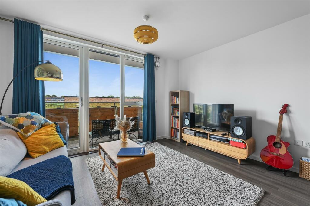 Kitchen and Reception Room 2.JPG