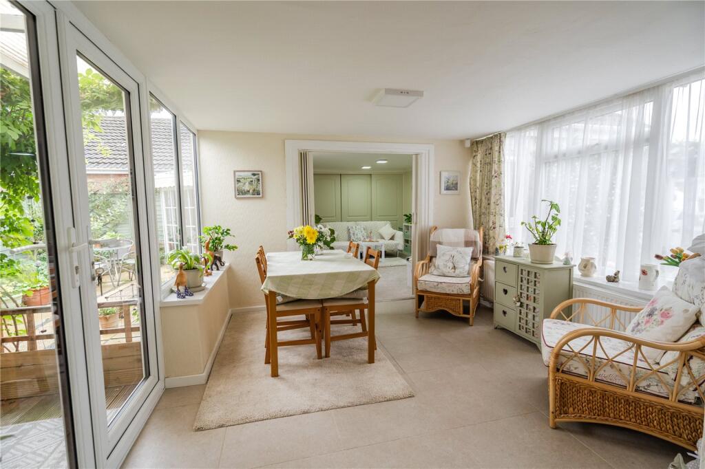 Dining Area (2)