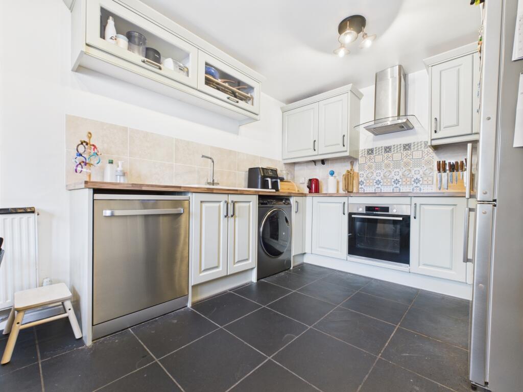 CAM03729G0-PR0091-STILL005