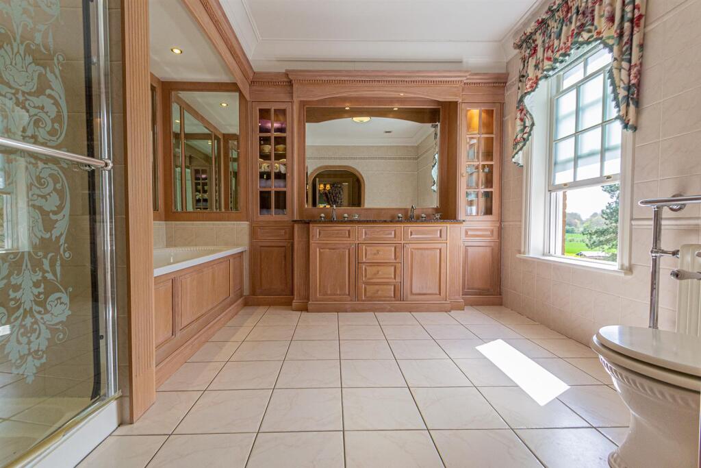 En-Suite to Bedroom