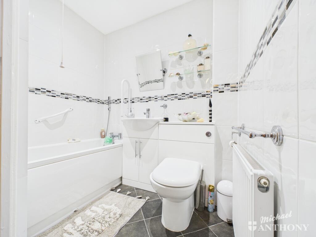 CAM02773G0-PR0275-STILL008