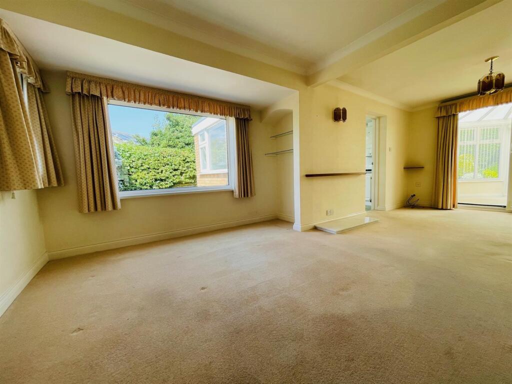 Sitting/Dining Room
