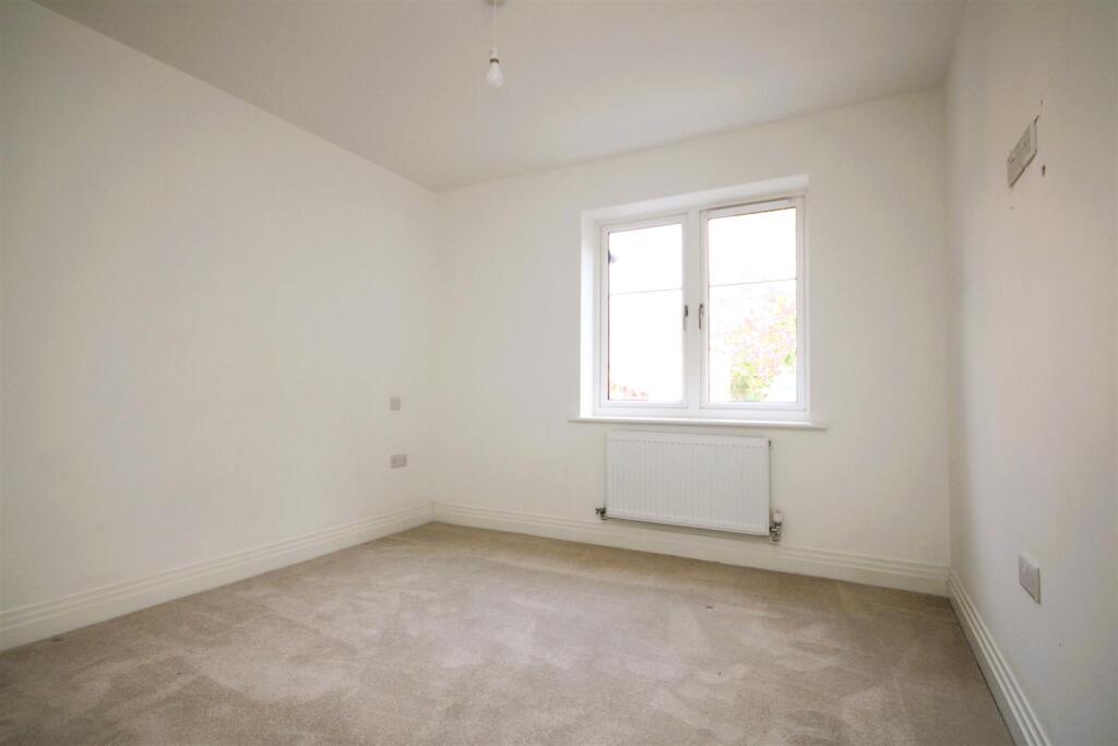 Bedroom 1.JPG