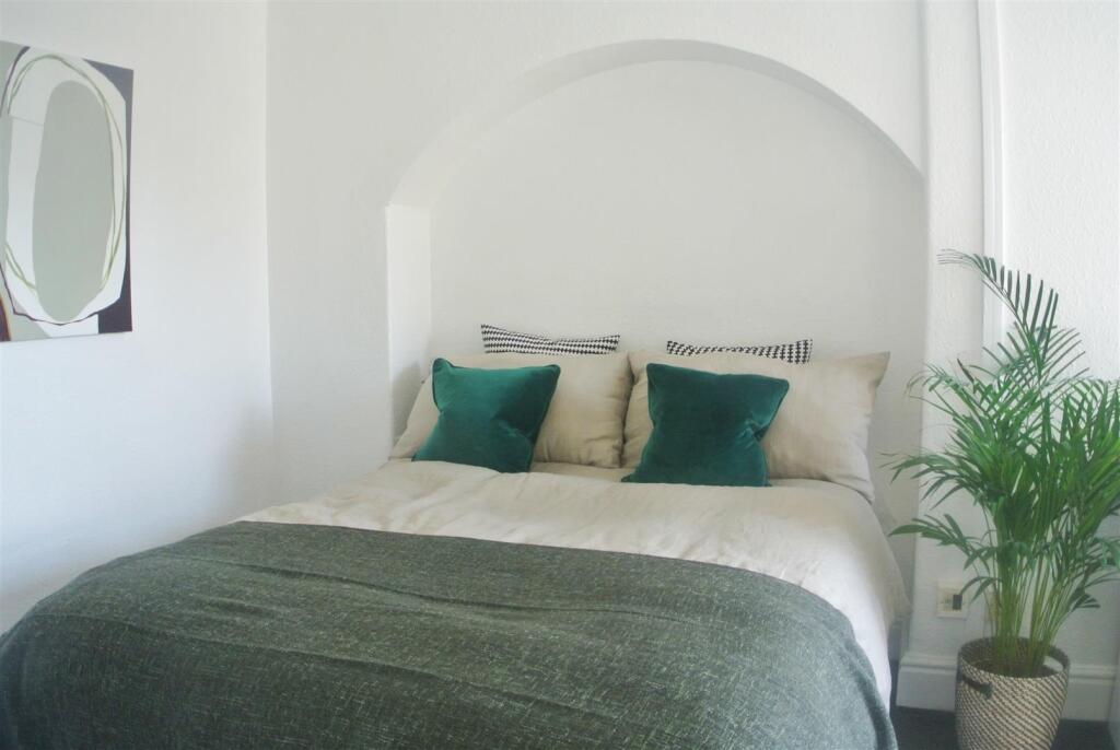 Bedroom (1).jpg