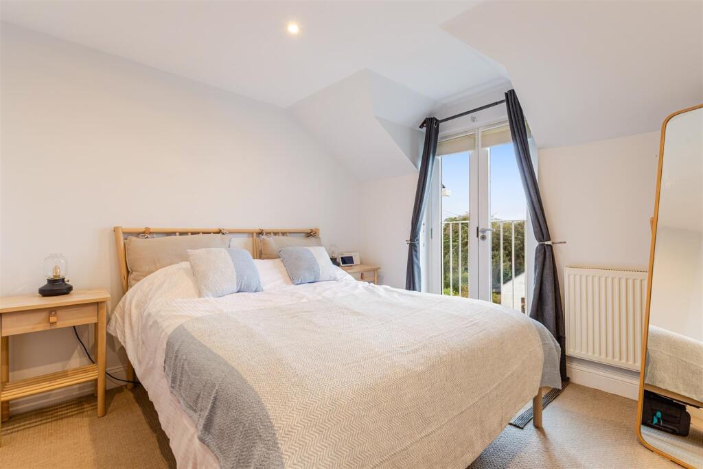 A09 - 6 Endsleigh Court, Stoke Fleming - 251111.jp