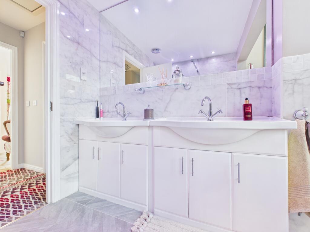 CAM03729G0-PR0188-STILL016