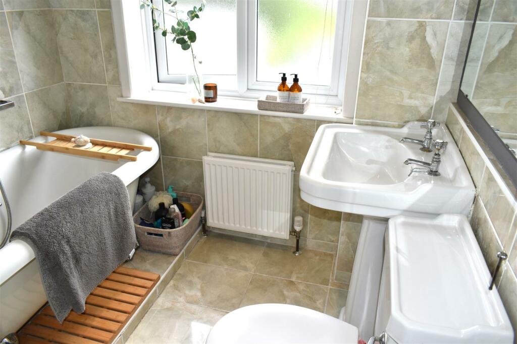 bathroom .JPG