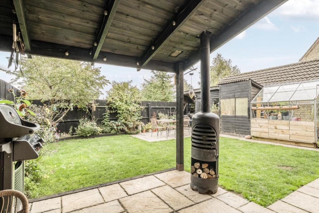 REAR GARDEN.jpg