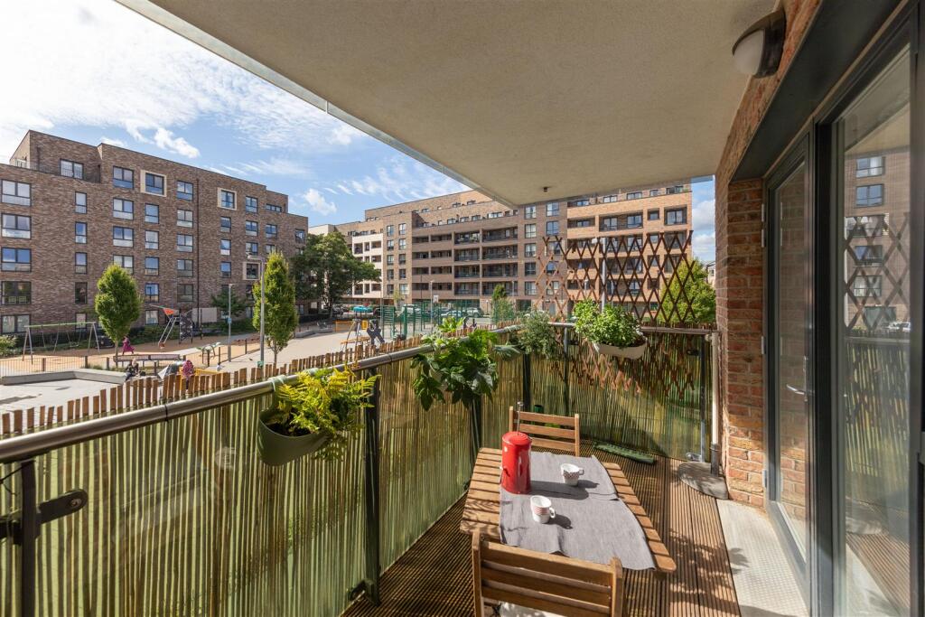 Troubridge Square, E17