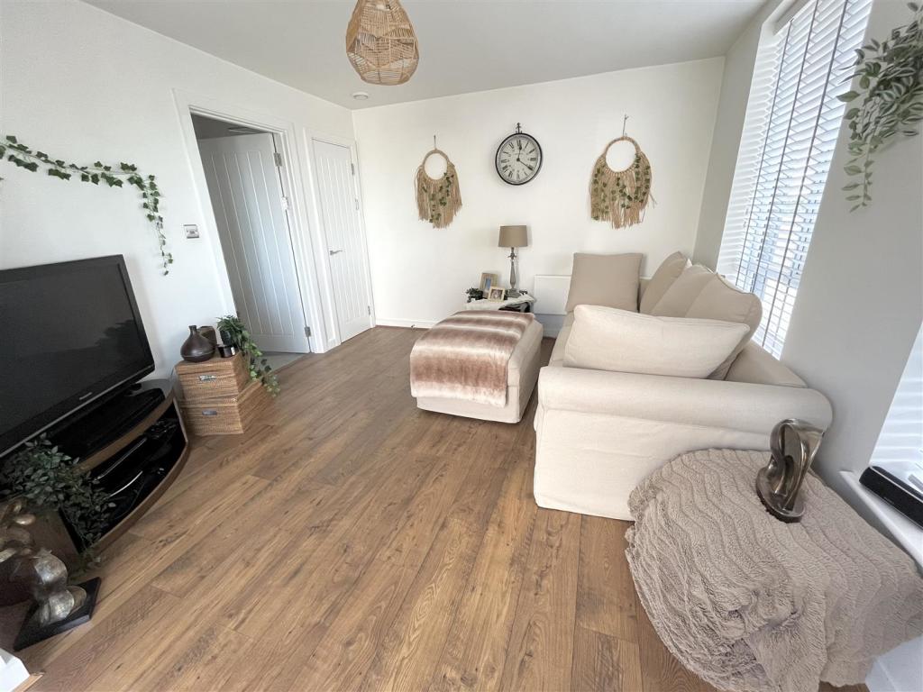 Lounge Aspect 2.jpg