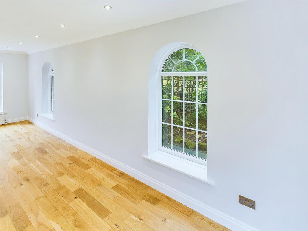 CAM04233G0-PR0013-STILL012