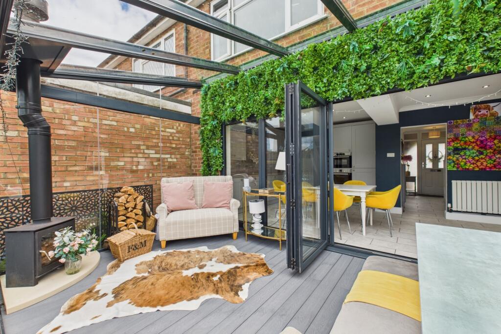 CAM03162G0-PR0284-STILL022