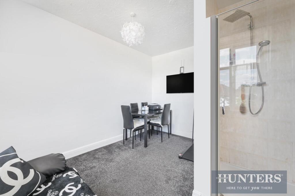 LANGLEY AVENUE (1).jpg