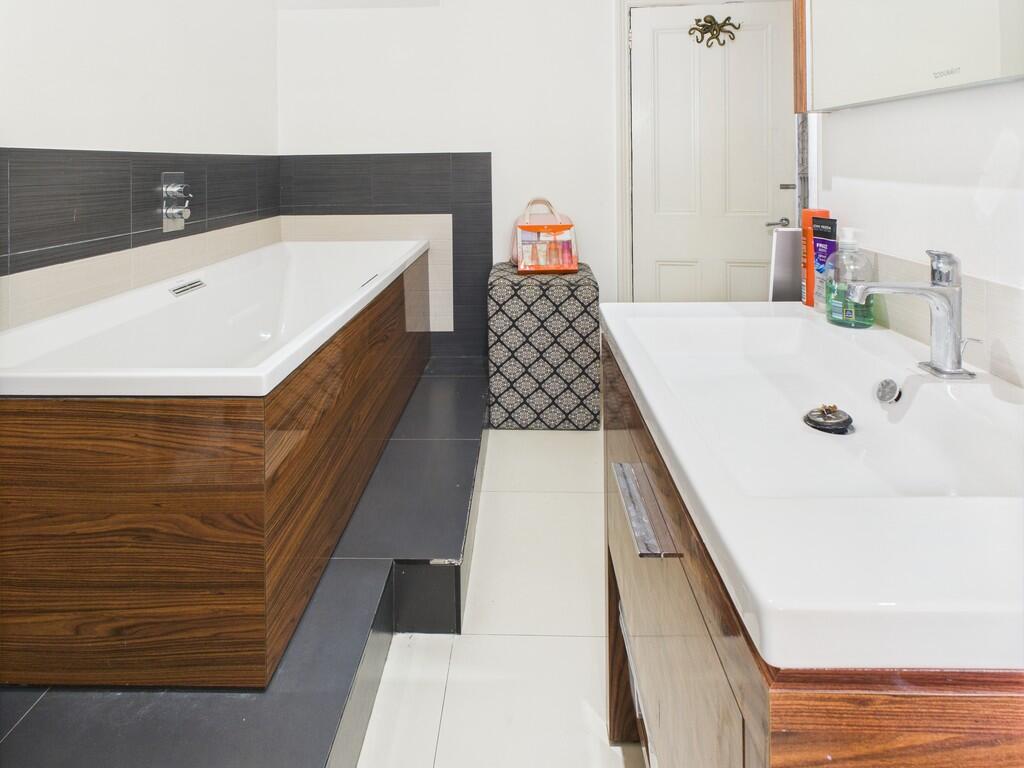 CAM05068G0-PR0032...