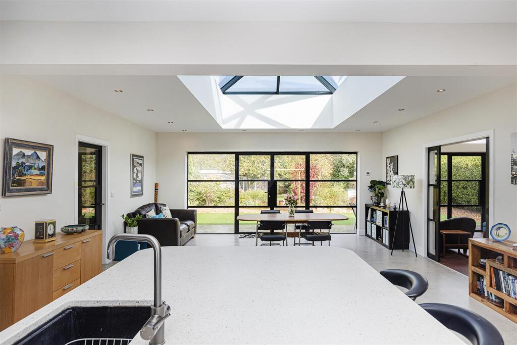 Bramleys Estate Agents - Cumberland Avenue - Fixby